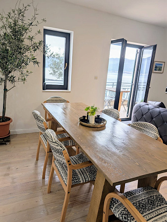 Apartment mit Panoramablick auf das Meer in der ersten Reihe in Krasici